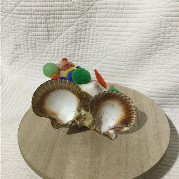 CLOWN FIGURINE made from Shells - Picture 6 of 7